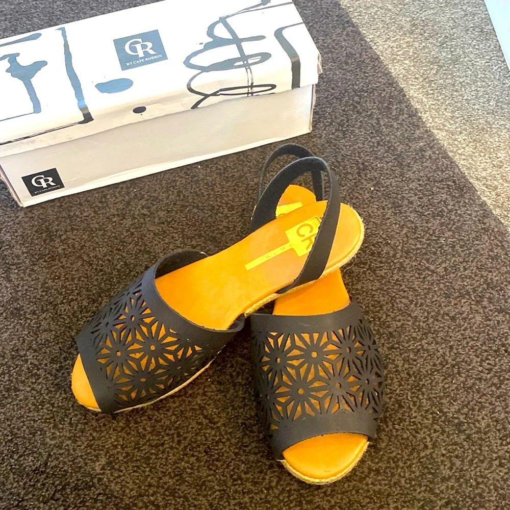 NWT Cape Robbin Sandals - Picture 2 of 7